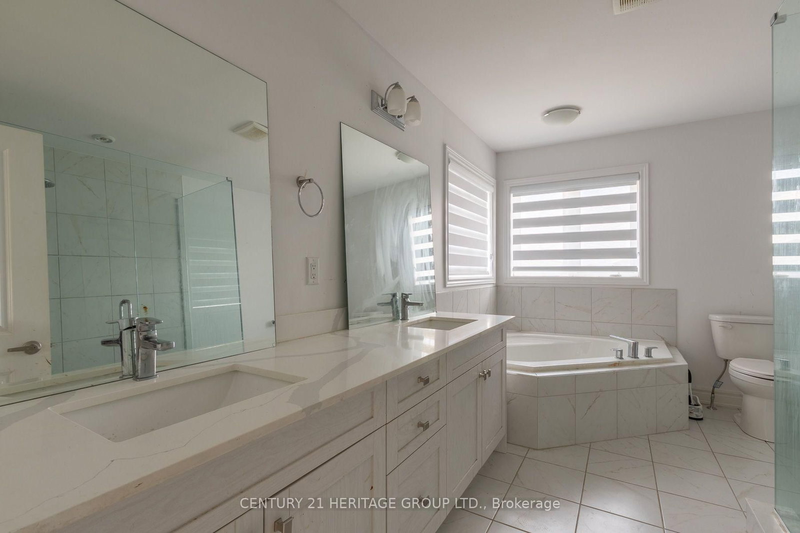 238 Longboat Run W • Brantford, ON photo 16