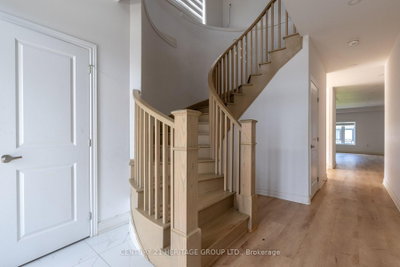 238 Longboat Run W • Brantford, ON photo 2