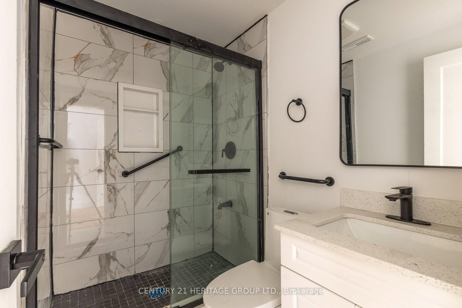 238 Longboat Run W • Brantford, ON photo 34