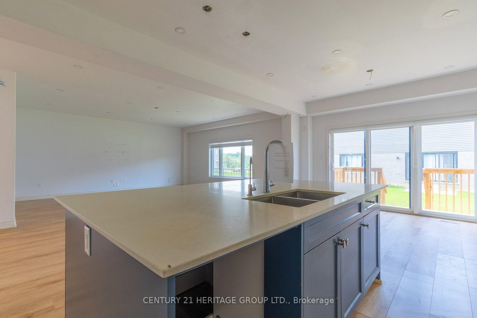 238 Longboat Run W • Brantford, ON photo 9
