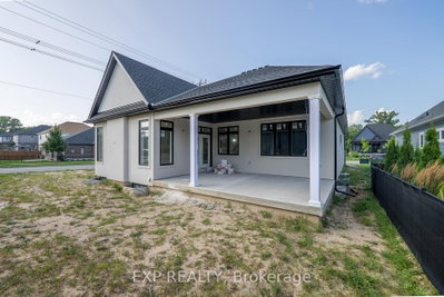 3589 Whispering Woods Trail • Fort Erie, ON photo 5
