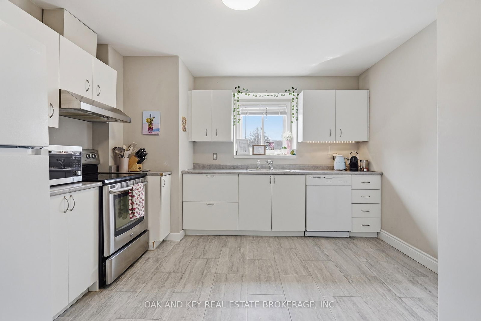 18 Chapman Court • London North, ON photo 5