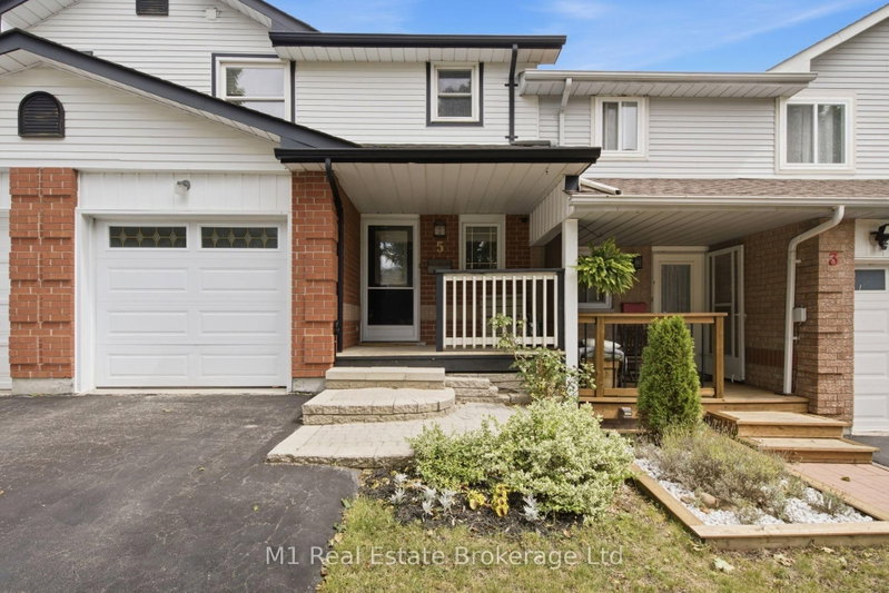 5 Grandridge Crescent