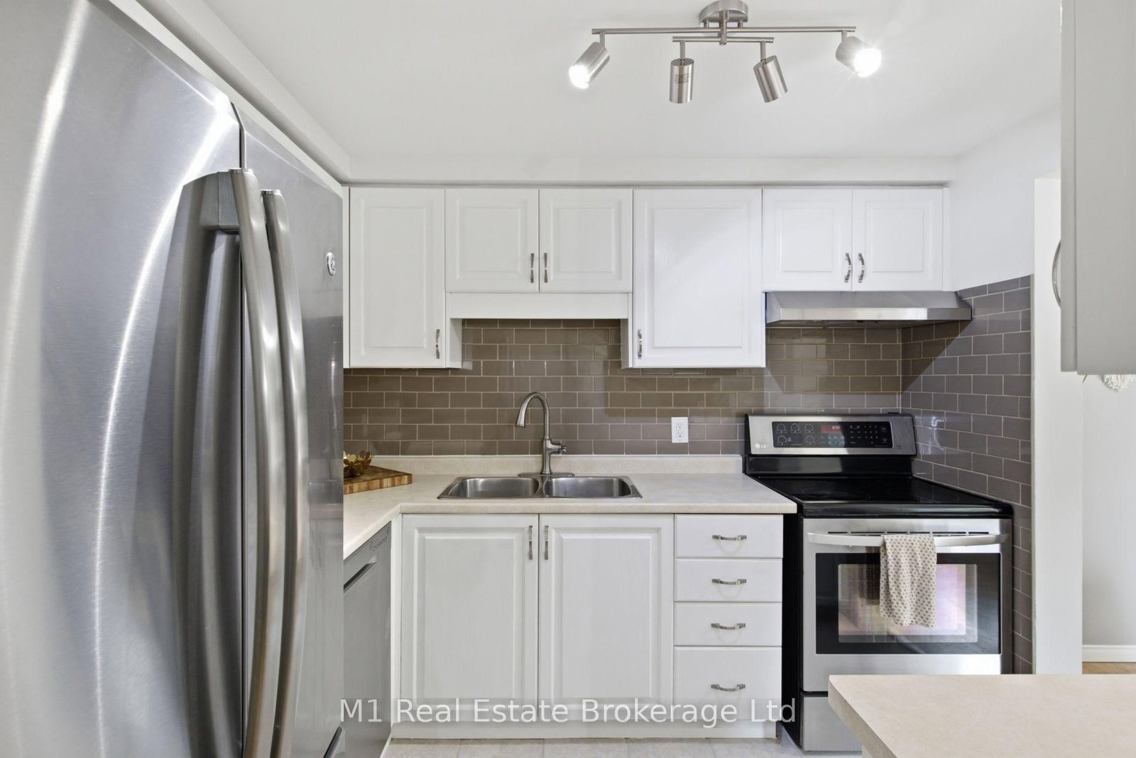 5 Grandridge Crescent • Guelph, ON photo 13