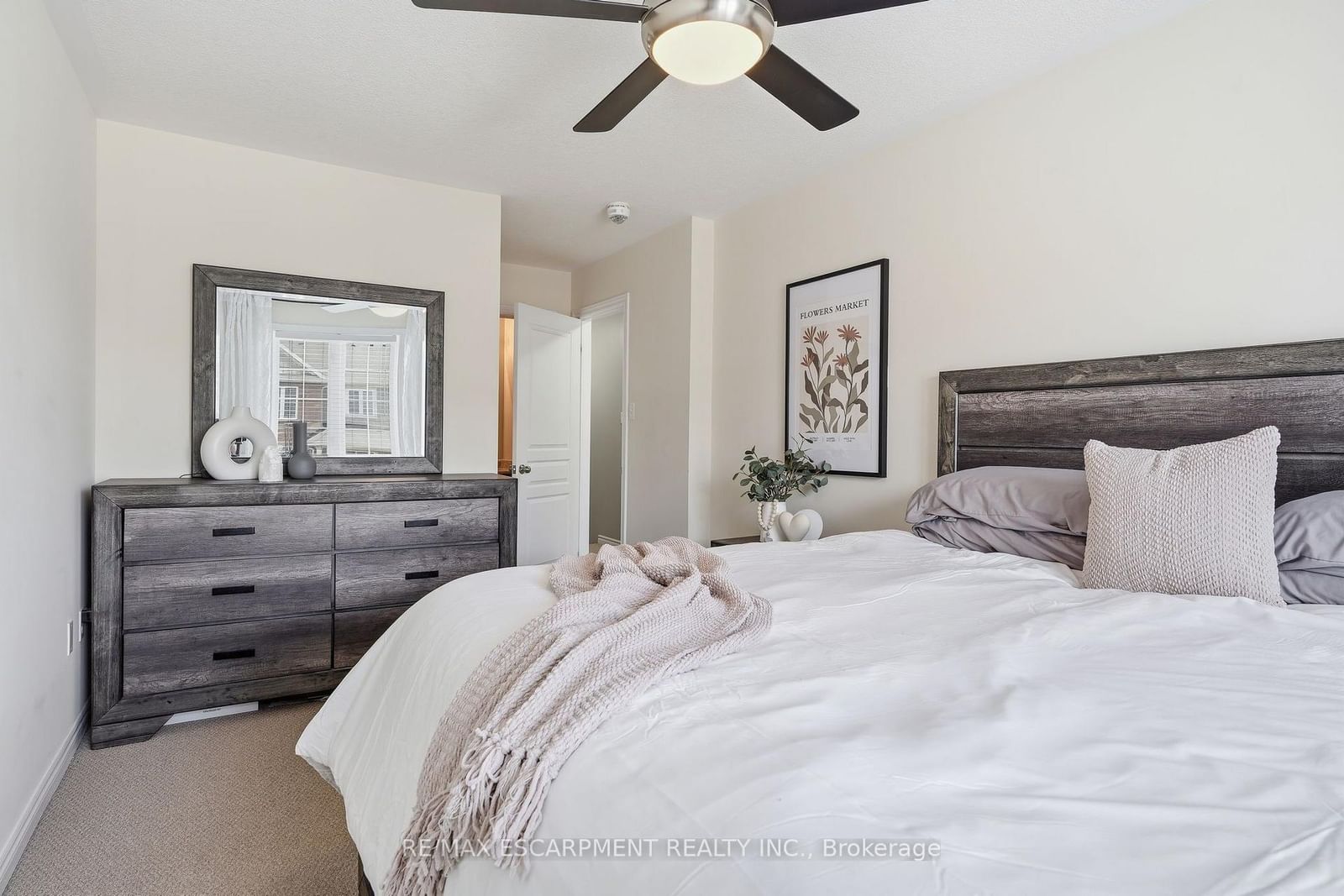 25 Hiscott Drive • Hamilton, ON photo 12