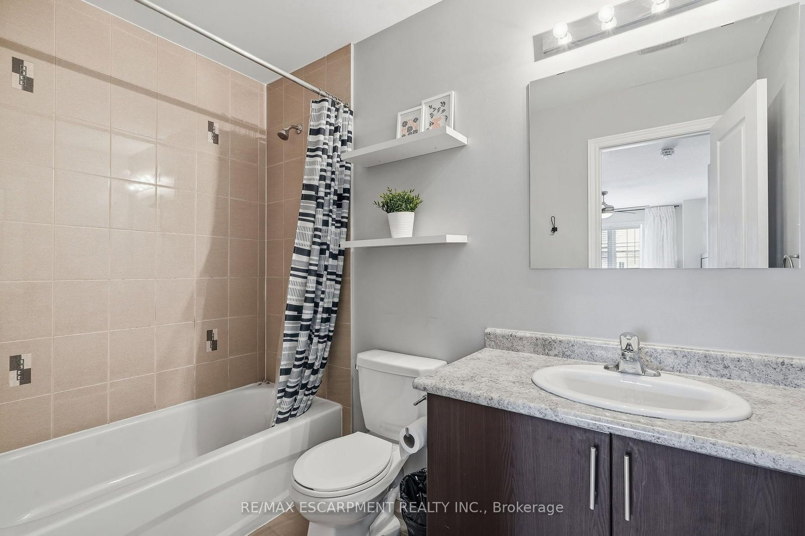 25 Hiscott Drive • Hamilton, ON photo 13
