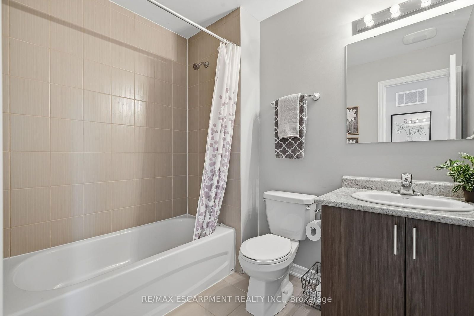 25 Hiscott Drive • Hamilton, ON photo 16