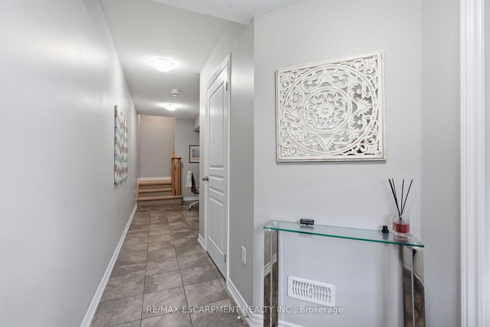 25 Hiscott Drive • Hamilton, ON photo 3