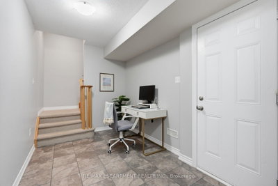 25 Hiscott Drive • Hamilton, ON photo 4