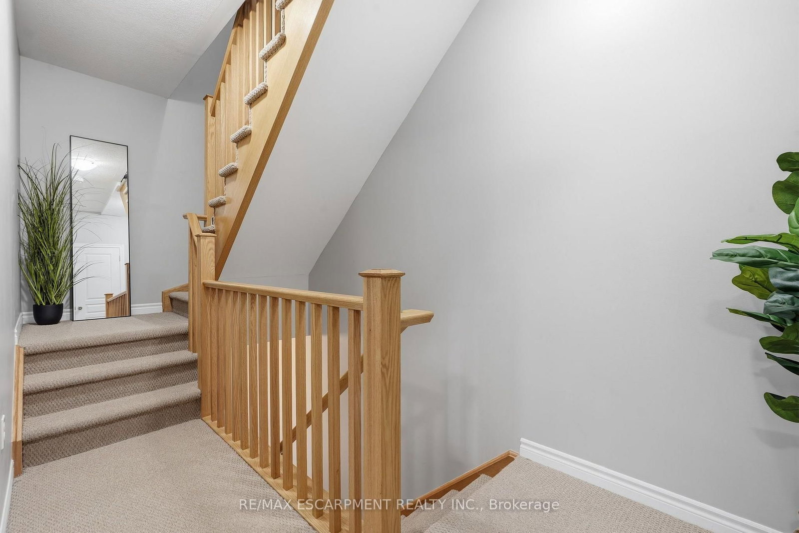 25 Hiscott Drive • Hamilton, ON photo 5