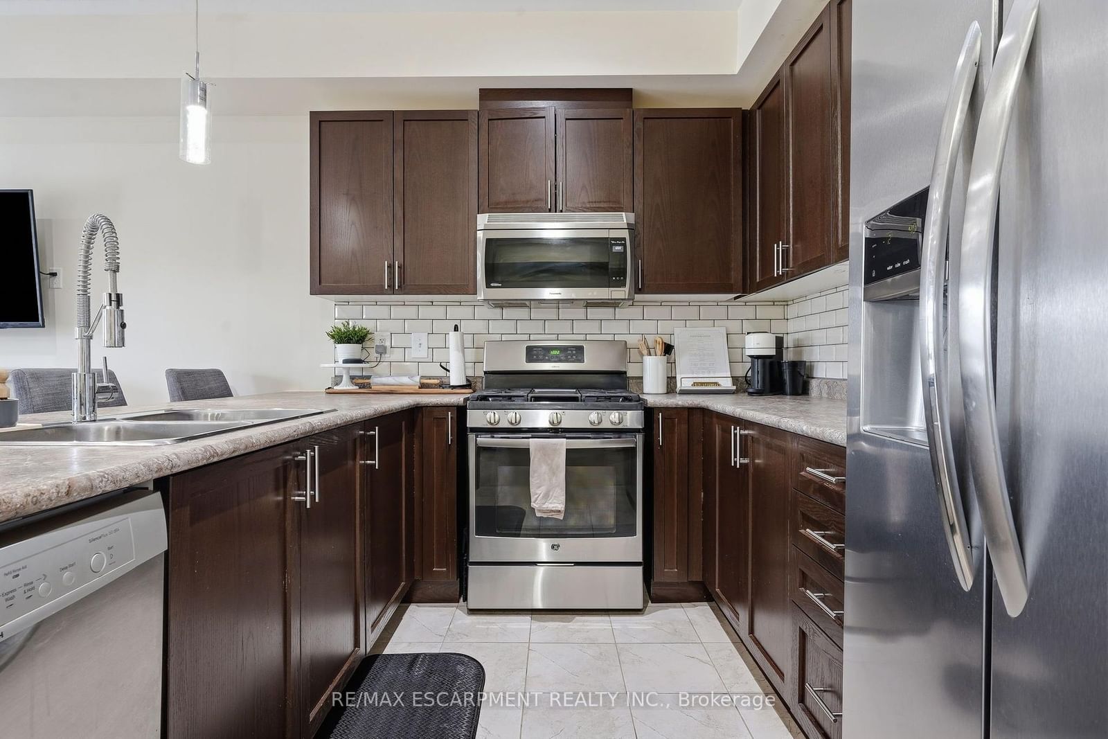 25 Hiscott Drive • Hamilton, ON photo 7