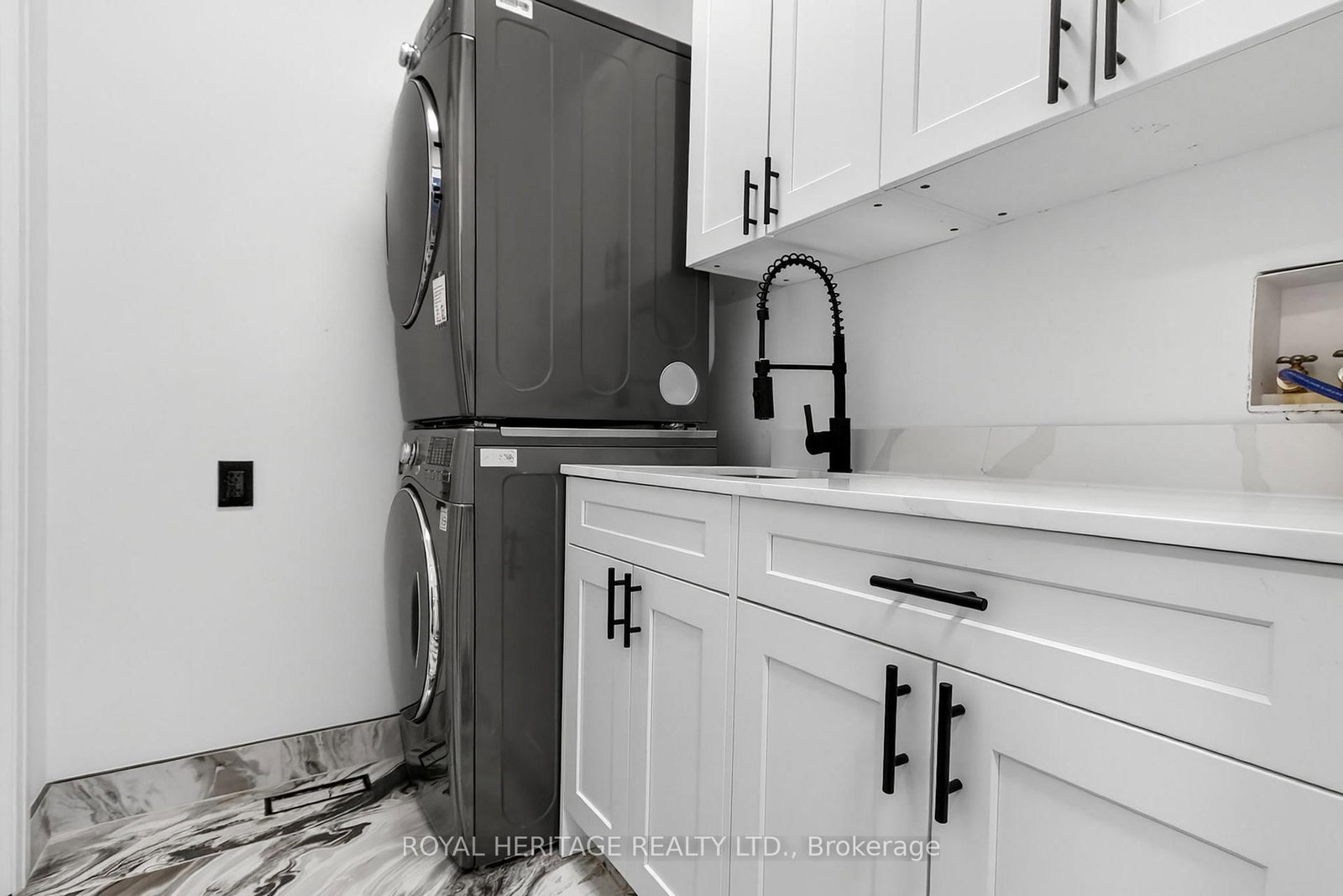 1401 Westdel Bourne Street W • London South, ON photo 17