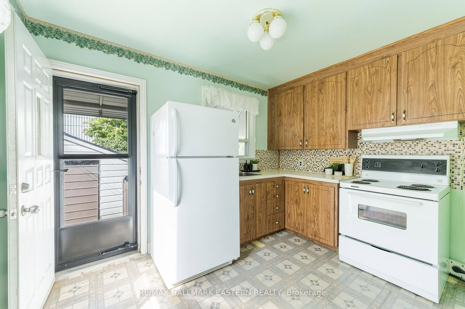 51 Ephgrave Boulevard • Peterborough, ON photo 10