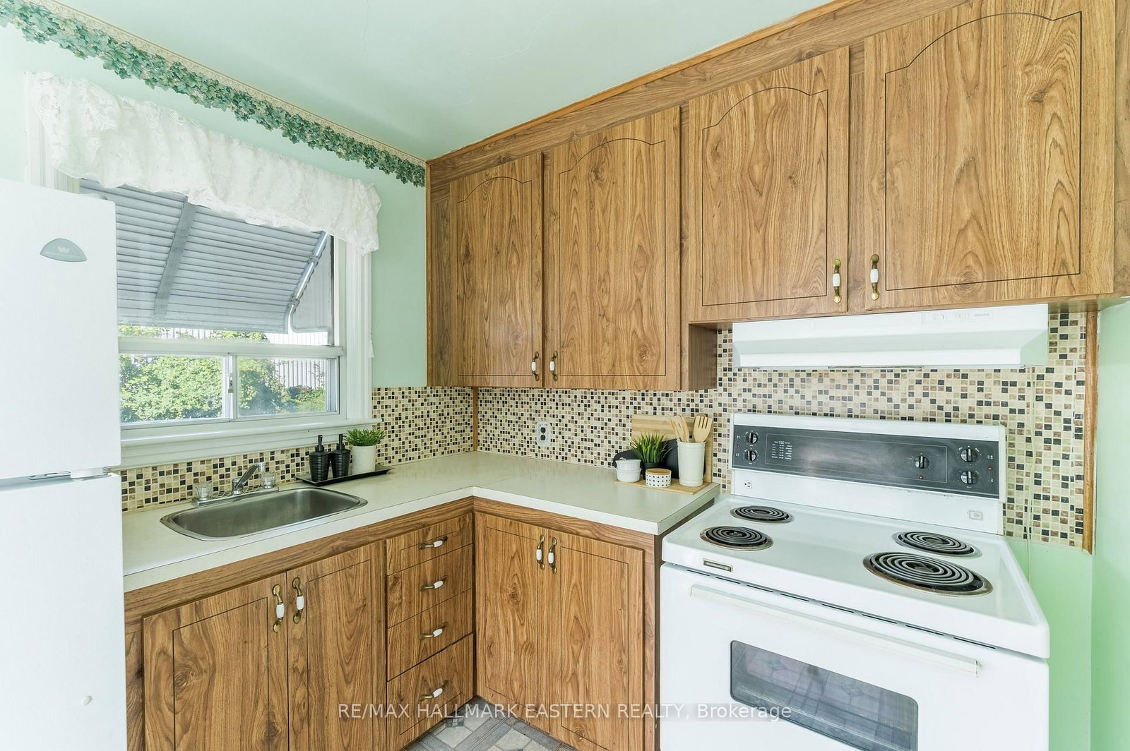 51 Ephgrave Boulevard • Peterborough, ON photo 11