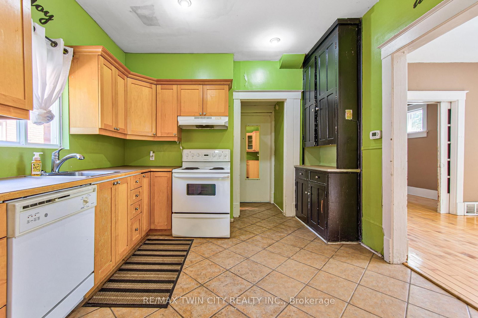 22 Herlan Avenue • Kitchener, ON photo 11