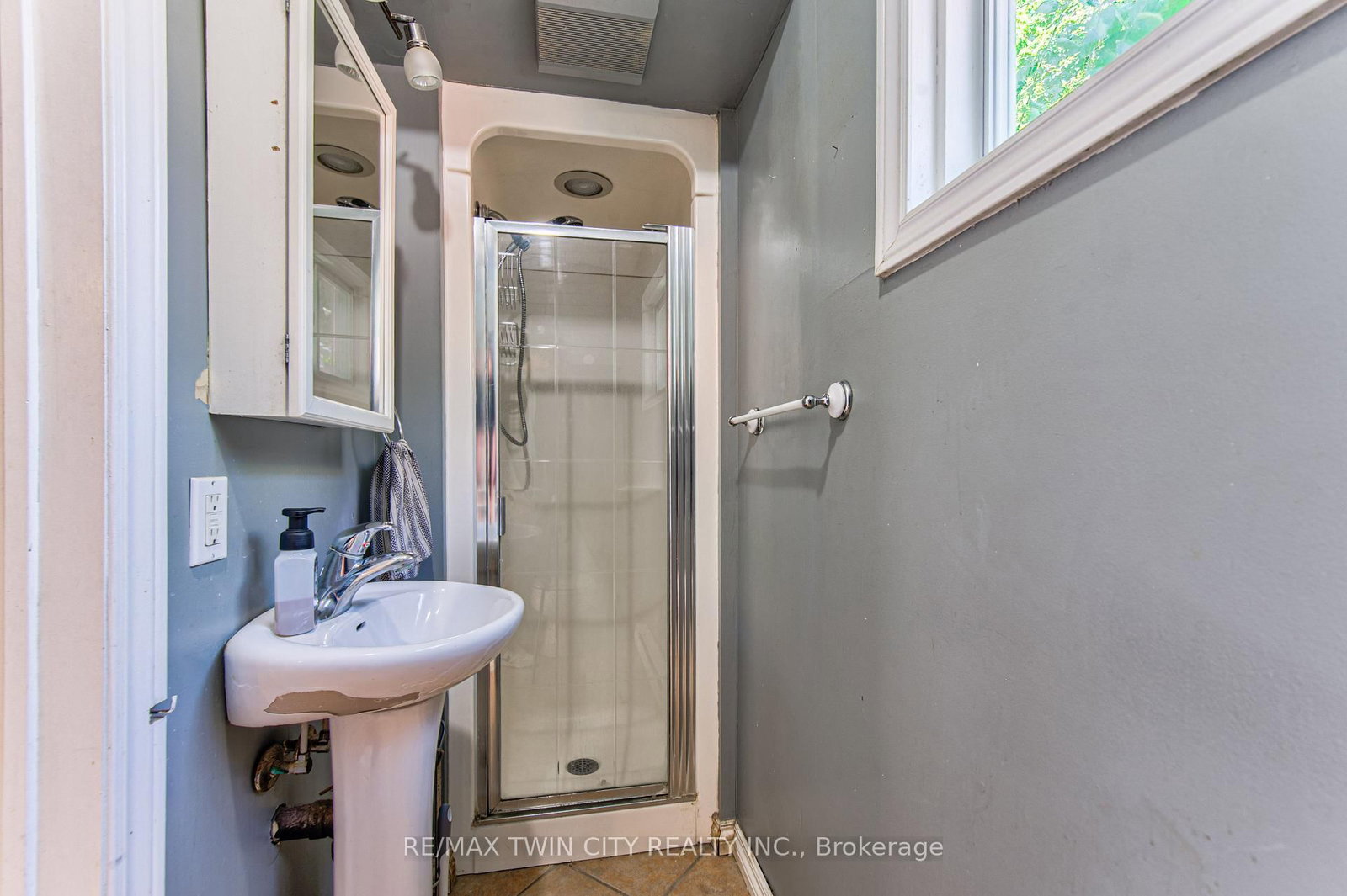 22 Herlan Avenue • Kitchener, ON photo 22