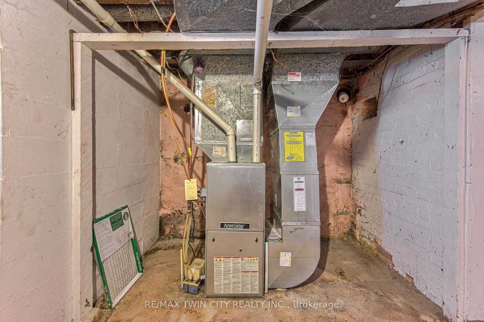 22 Herlan Avenue • Kitchener, ON photo 25