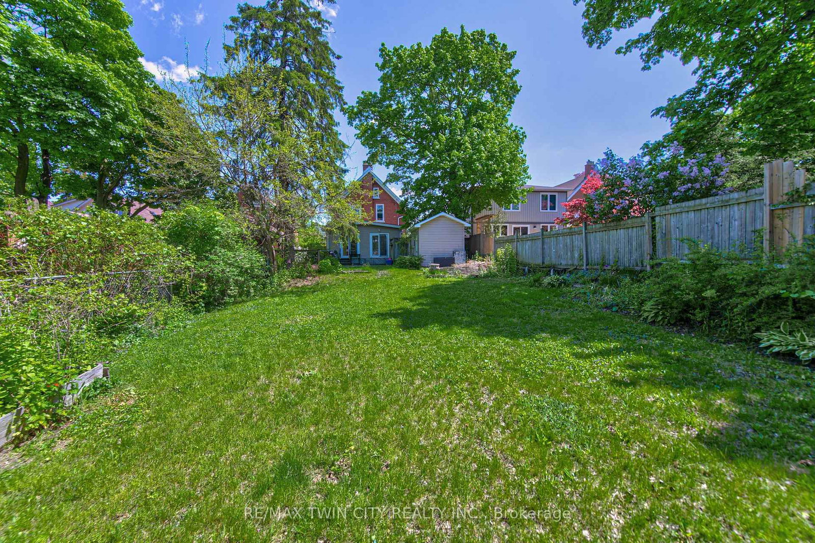 22 Herlan Avenue • Kitchener, ON photo 35