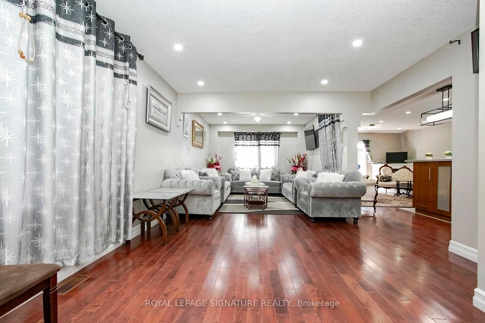 107 Glencliffe Court • Kitchener, ON photo 3