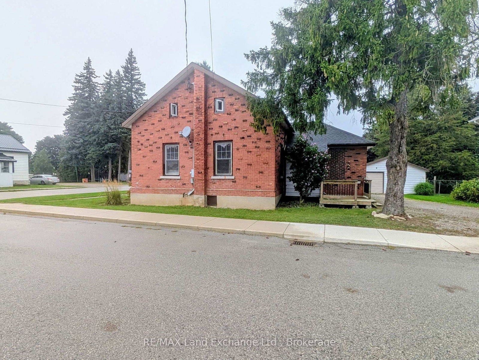 10 Mary Street • Brockton, ON photo 3