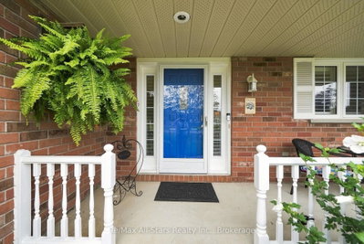 22 Hallett Crescent • Kawartha Lakes, ON photo 6