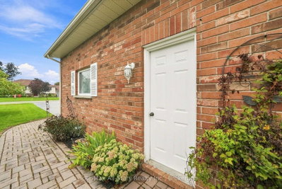 22 Hallett Crescent • Kawartha Lakes, ON photo 7
