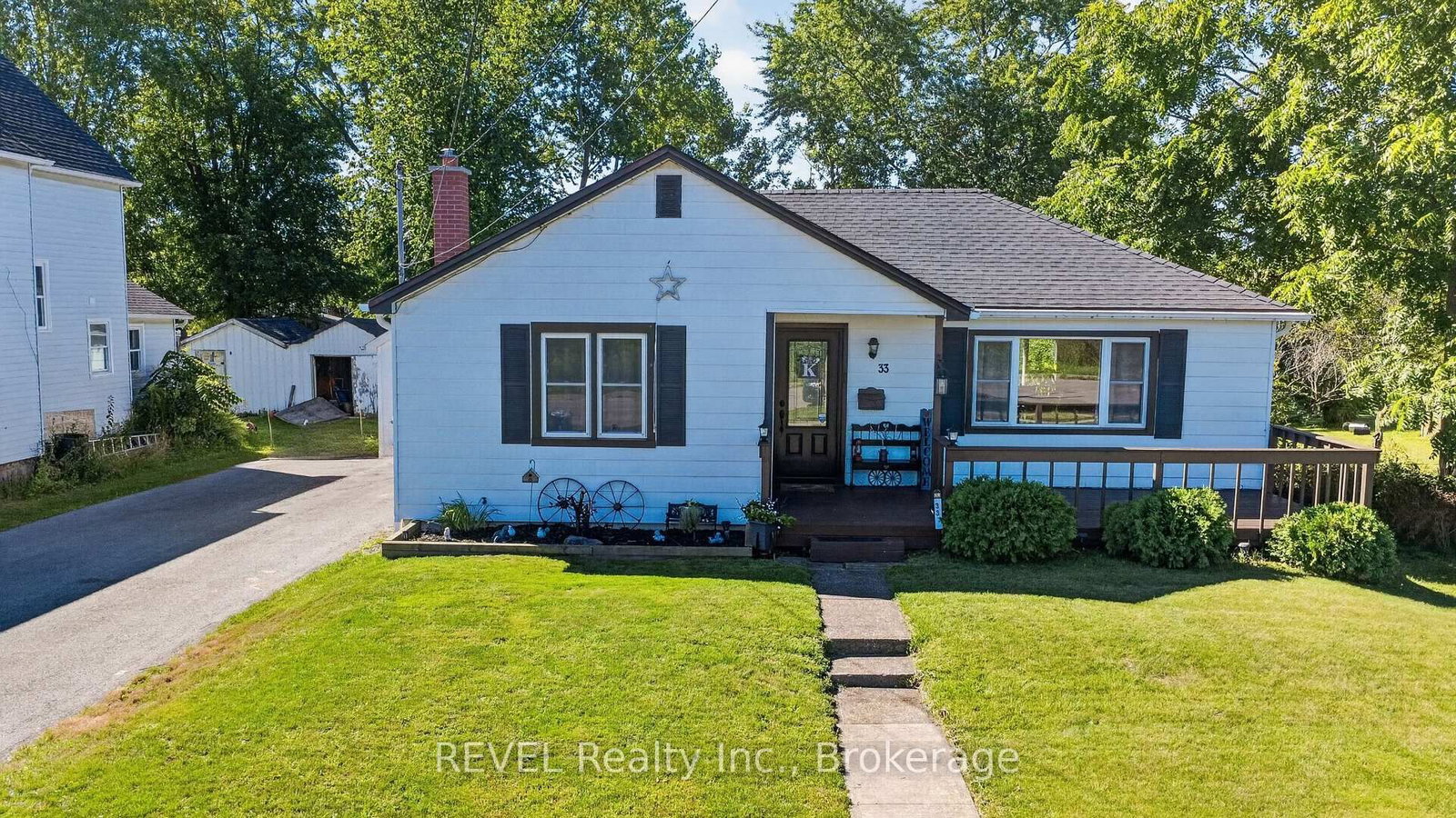 33 Lewis Street • Fort Erie, ON photo 3