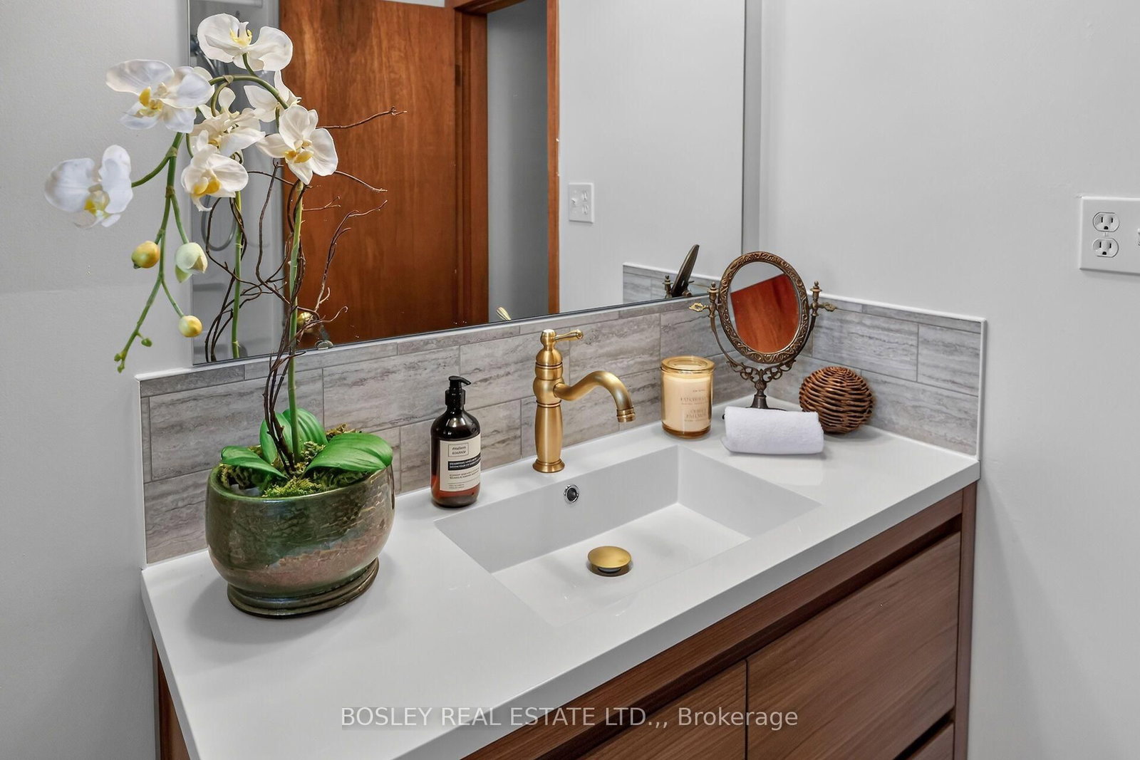 8410 Ares Court • Niagara Falls, ON photo 16