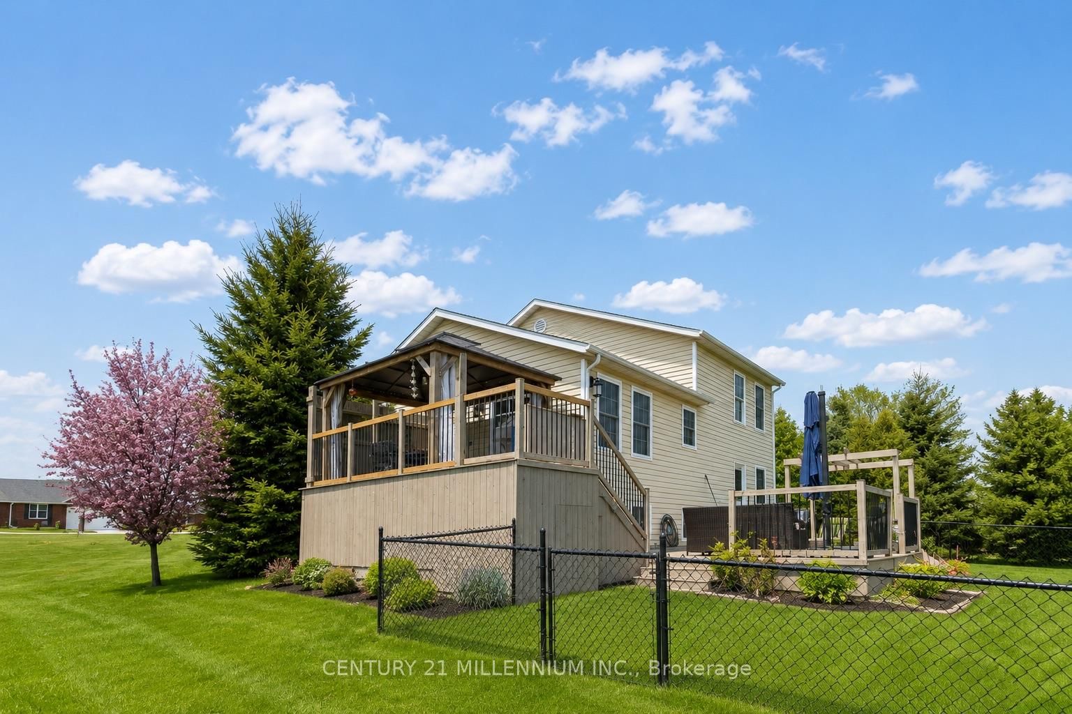1100 Walker Street • Howick, ON photo 26