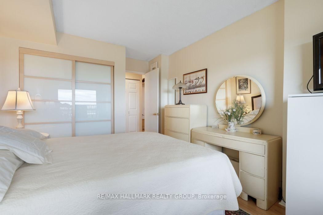 545 St Laurent Boulevard • #1006 • Ottawa, ON photo 16