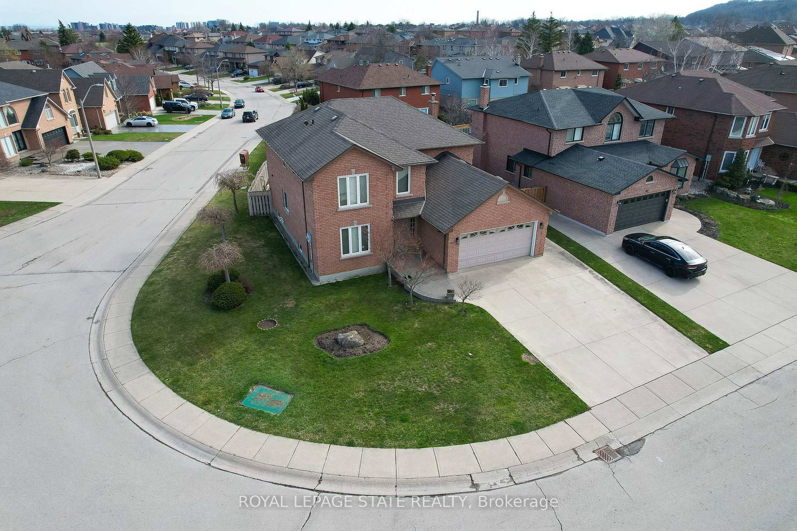 137 National Drive • Hamilton, ON photo 2