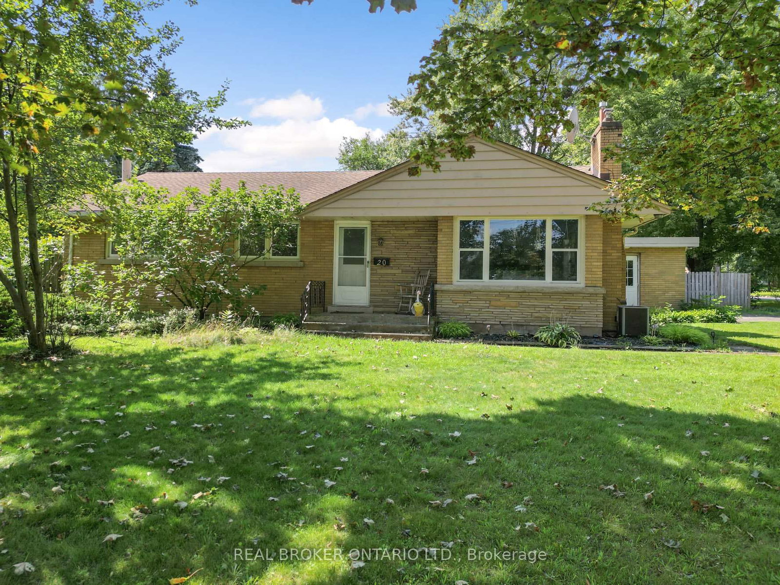 20 ALAN Crescent • Pelham, ON photo 1