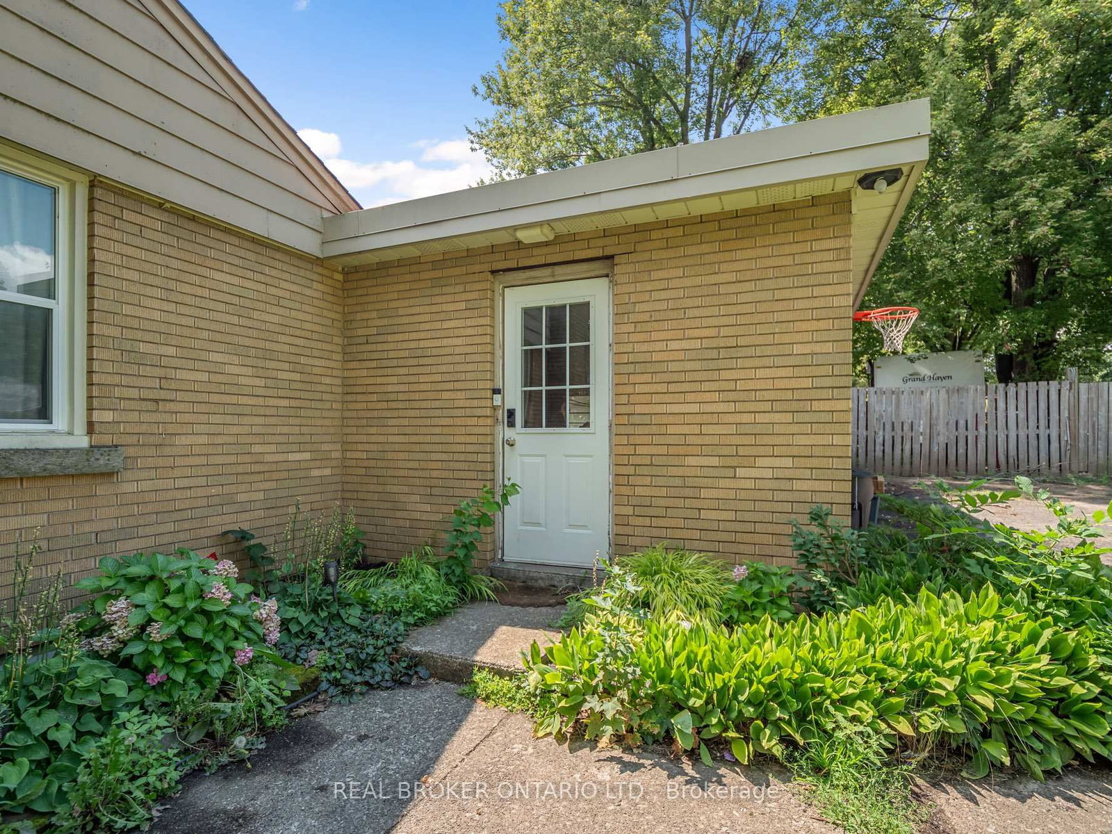 20 ALAN Crescent • Pelham, ON photo 4