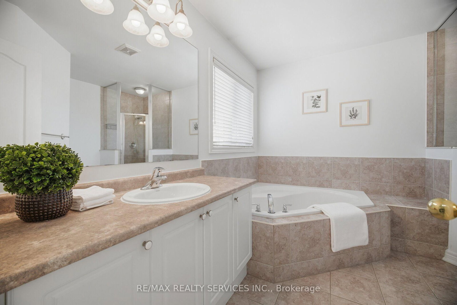 5 Westhampton Way • Hamilton, ON photo 27