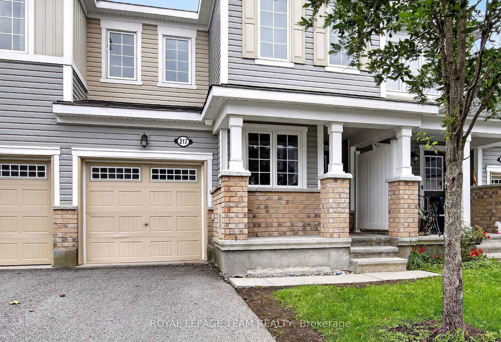 217 Conifer Creek Circle • Ottawa, ON photo 2