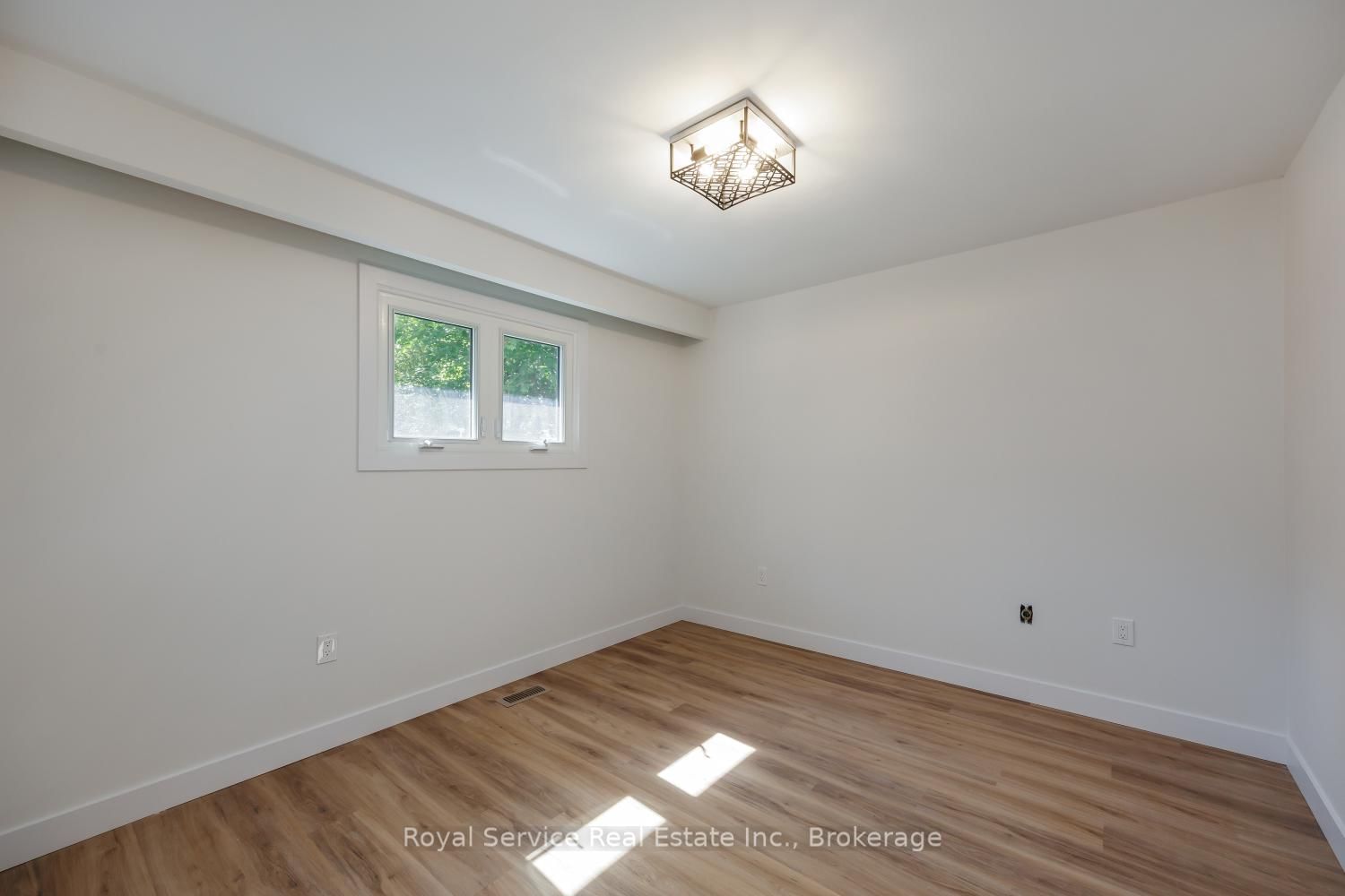 567 Daintry Crescent • Cobourg, ON photo 19