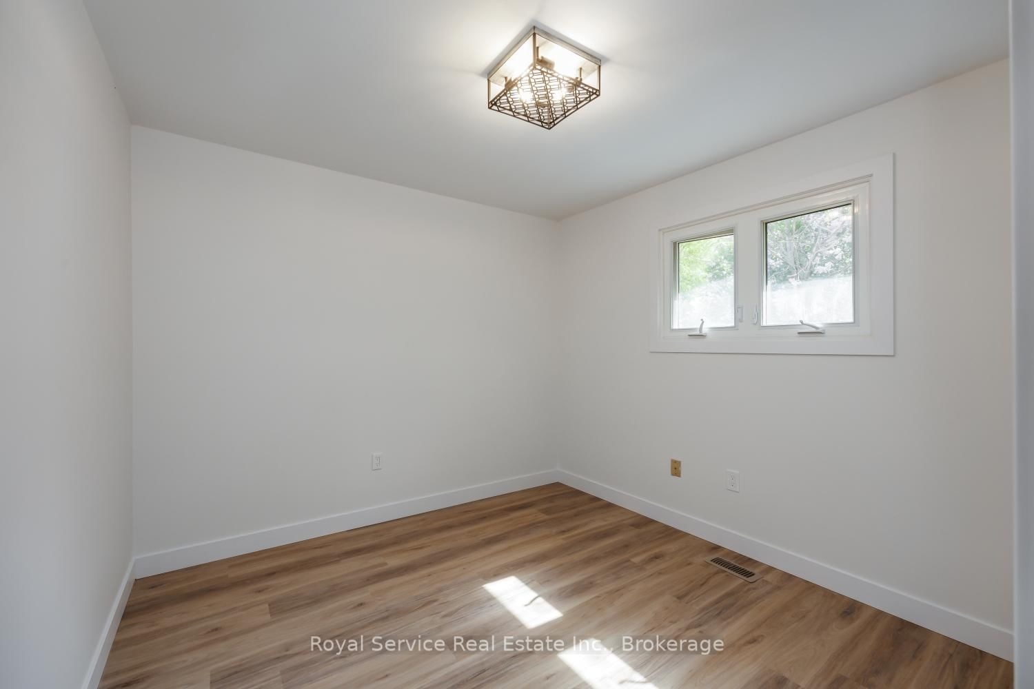 567 Daintry Crescent • Cobourg, ON photo 23