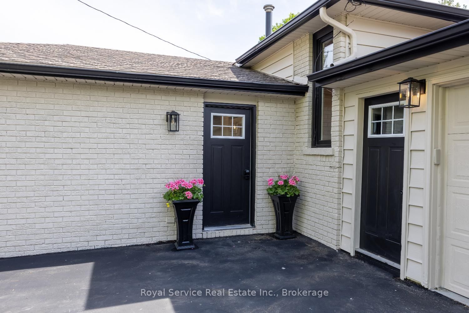 567 Daintry Crescent • Cobourg, ON photo 3