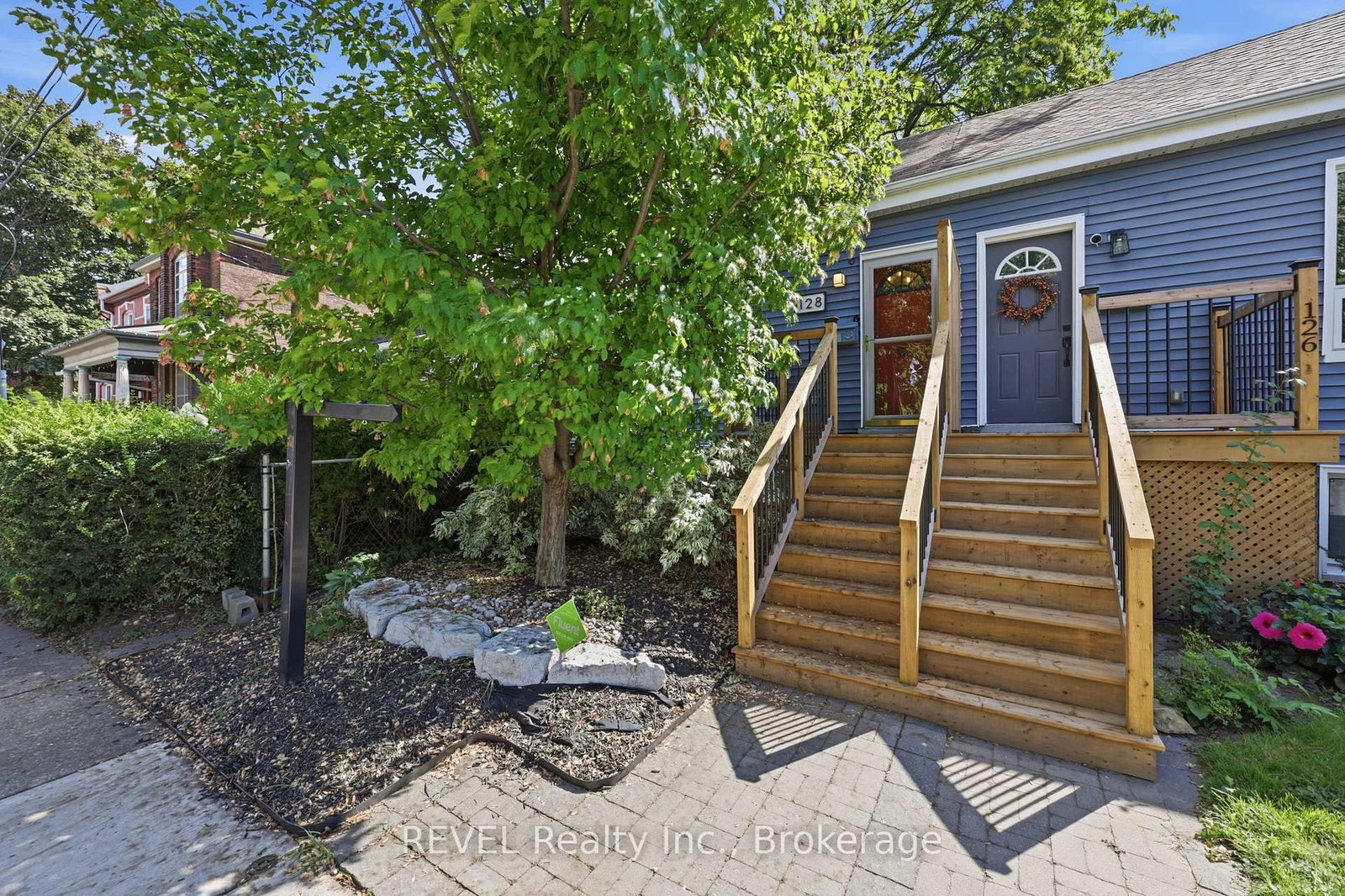128 Robert Street • Hamilton, ON photo 1