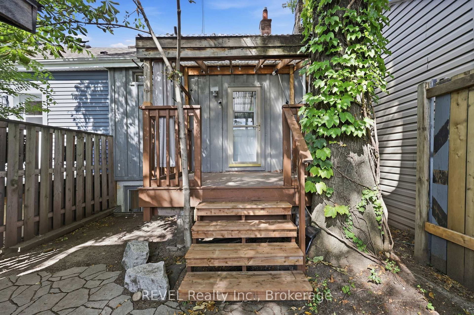 128 Robert Street • Hamilton, ON photo 29