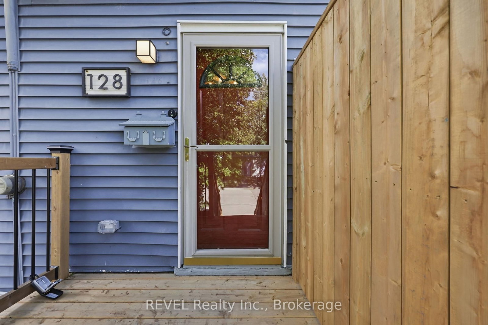 128 Robert Street • Hamilton, ON photo 5