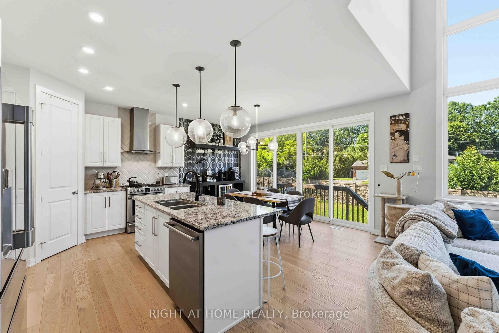 730 Kirkham Crescent • Richmond, ON photo 12