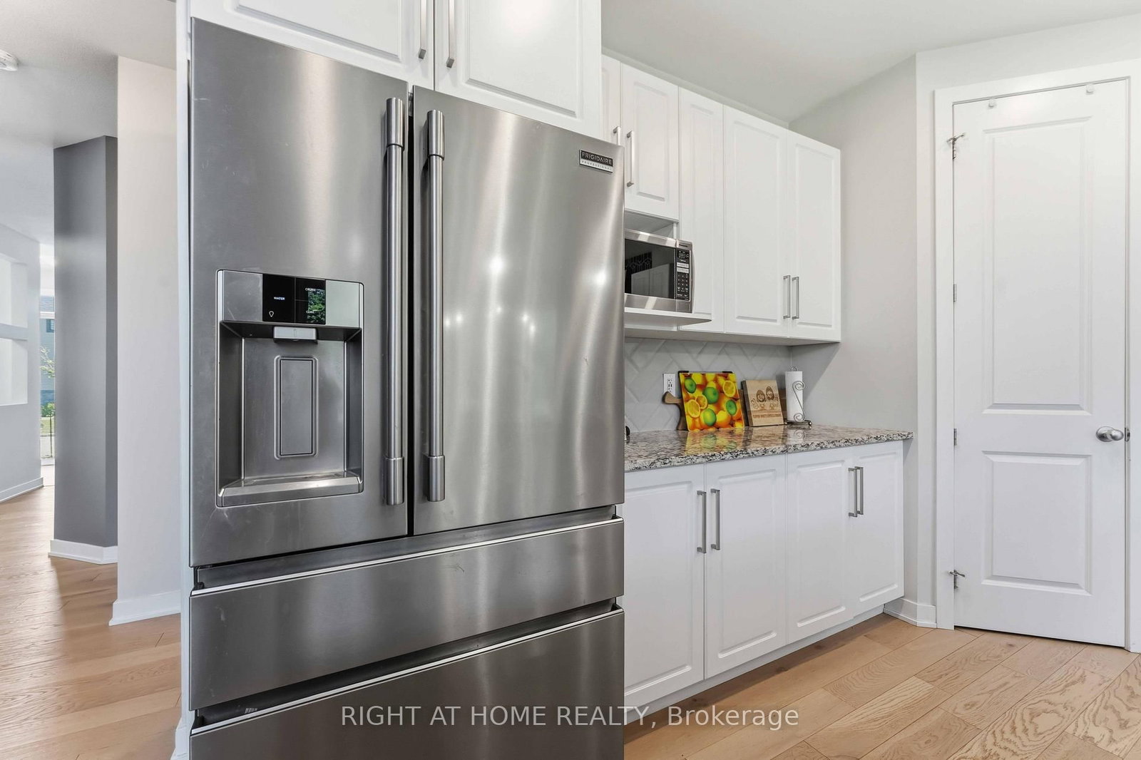 730 Kirkham Crescent • Richmond, ON photo 14