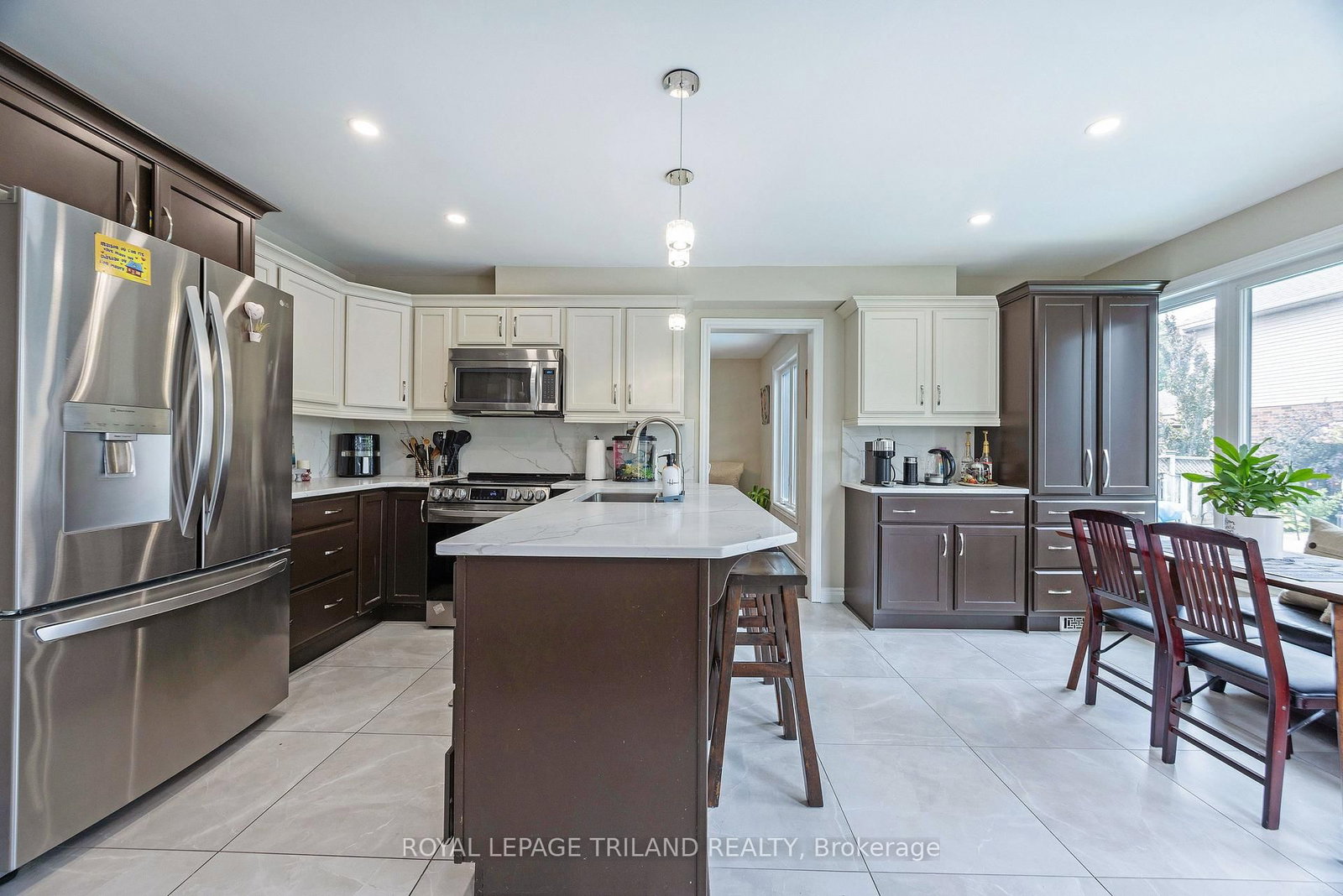 202 Pine Valley Drive • London South, ON photo 11