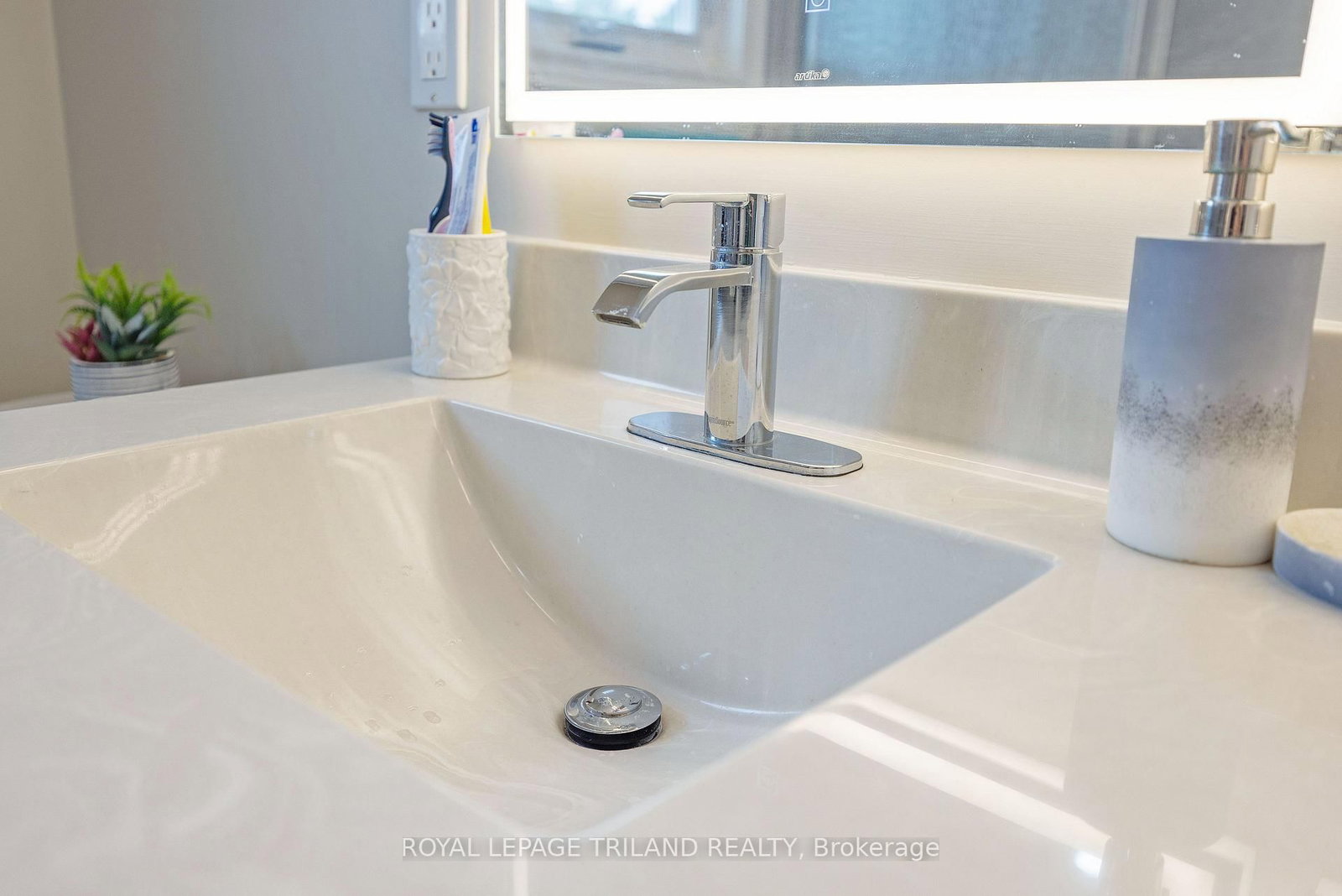 202 Pine Valley Drive • London South, ON photo 24