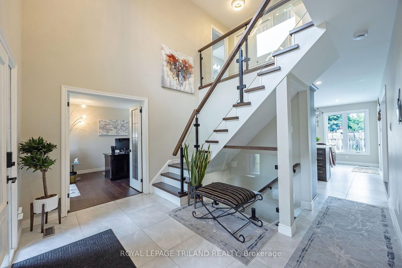 202 Pine Valley Drive • London South, ON photo 4