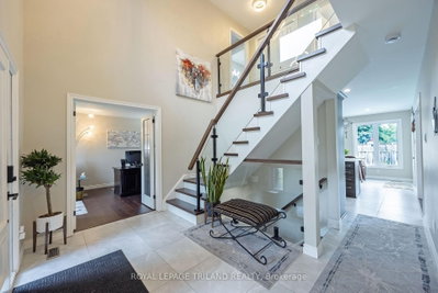 202 Pine Valley Drive • London South, ON photo 4