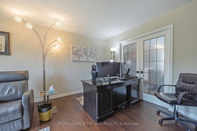 202 Pine Valley Drive • London South, ON photo 8