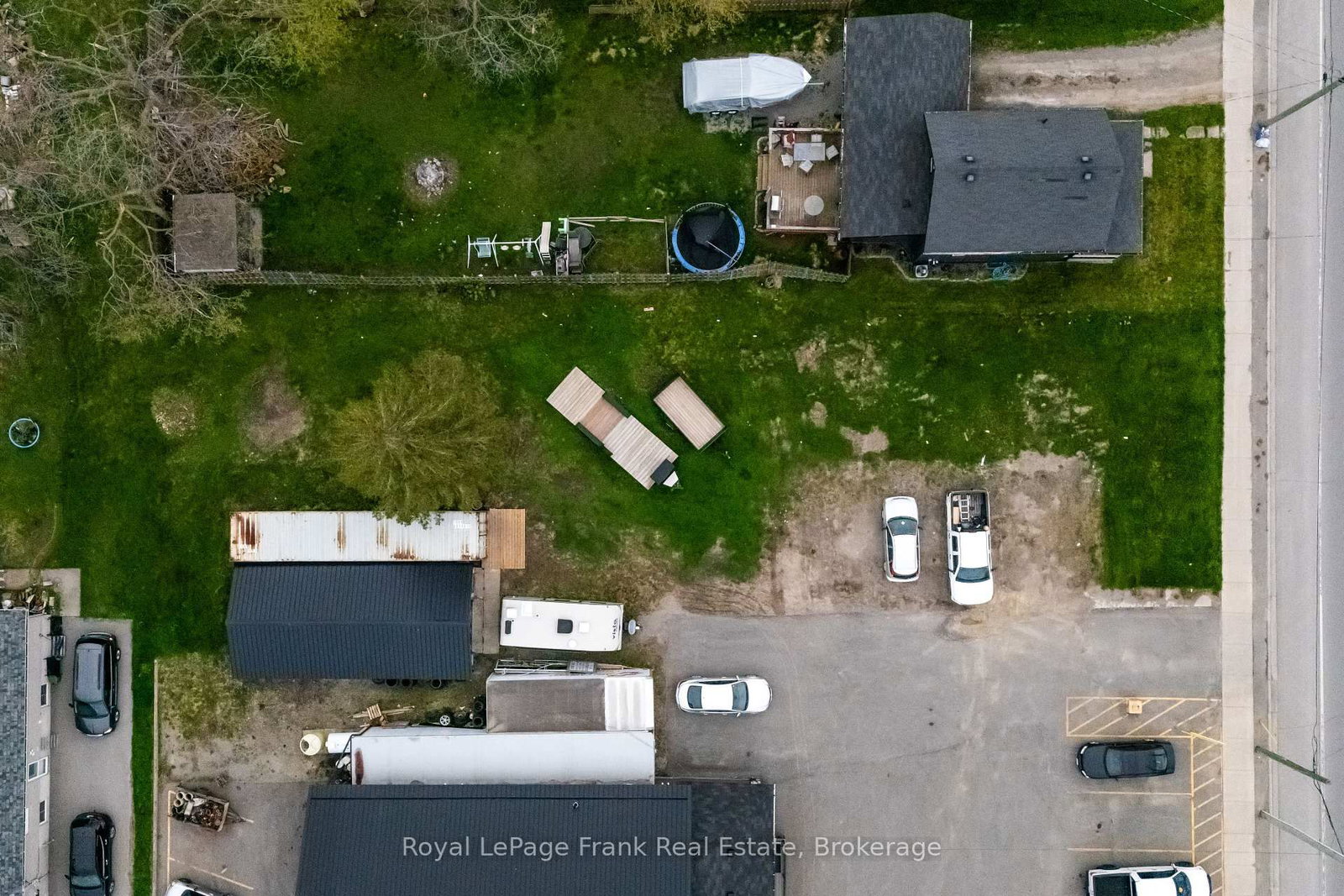 122 Queen Street • Kawartha Lakes, ON photo 2