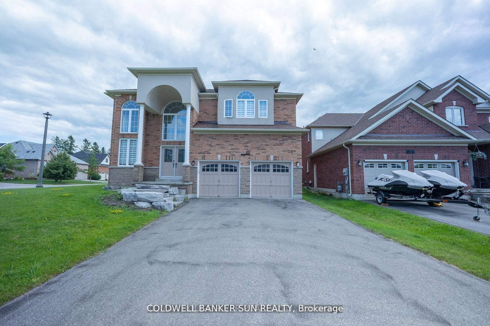 33 Ellis Crescent • Kawartha Lakes, ON photo 2